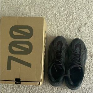 adidas Yeezy Boost 700 V2 Vanta